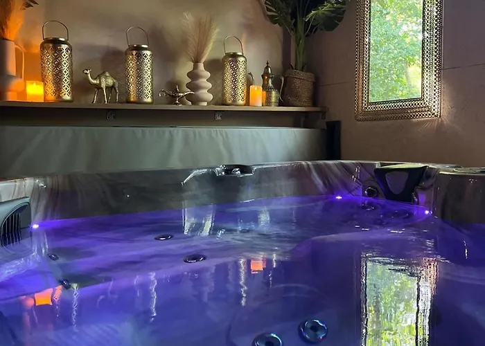 Love hotel Suite 1001 Merveilles jacuzzi parenthèse intime&relaxante Lagrace-Dieu